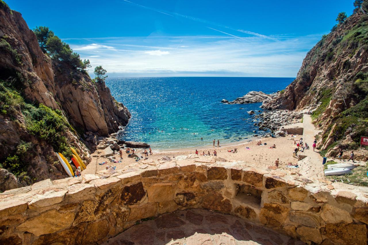 Tossa de Mar in Costa Brava: The Blue Paradise